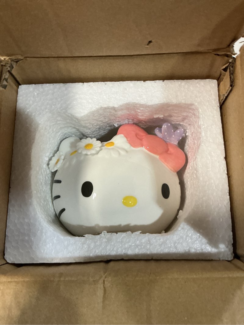 Condition photo showing Good Condition for hello kitty butterfly figural planter