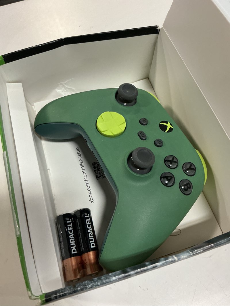 Condition photo showing Good Condition for xbox wireless controller – doom: the dark ages limited edition series x|s, one, pcs, and cloud-enabl