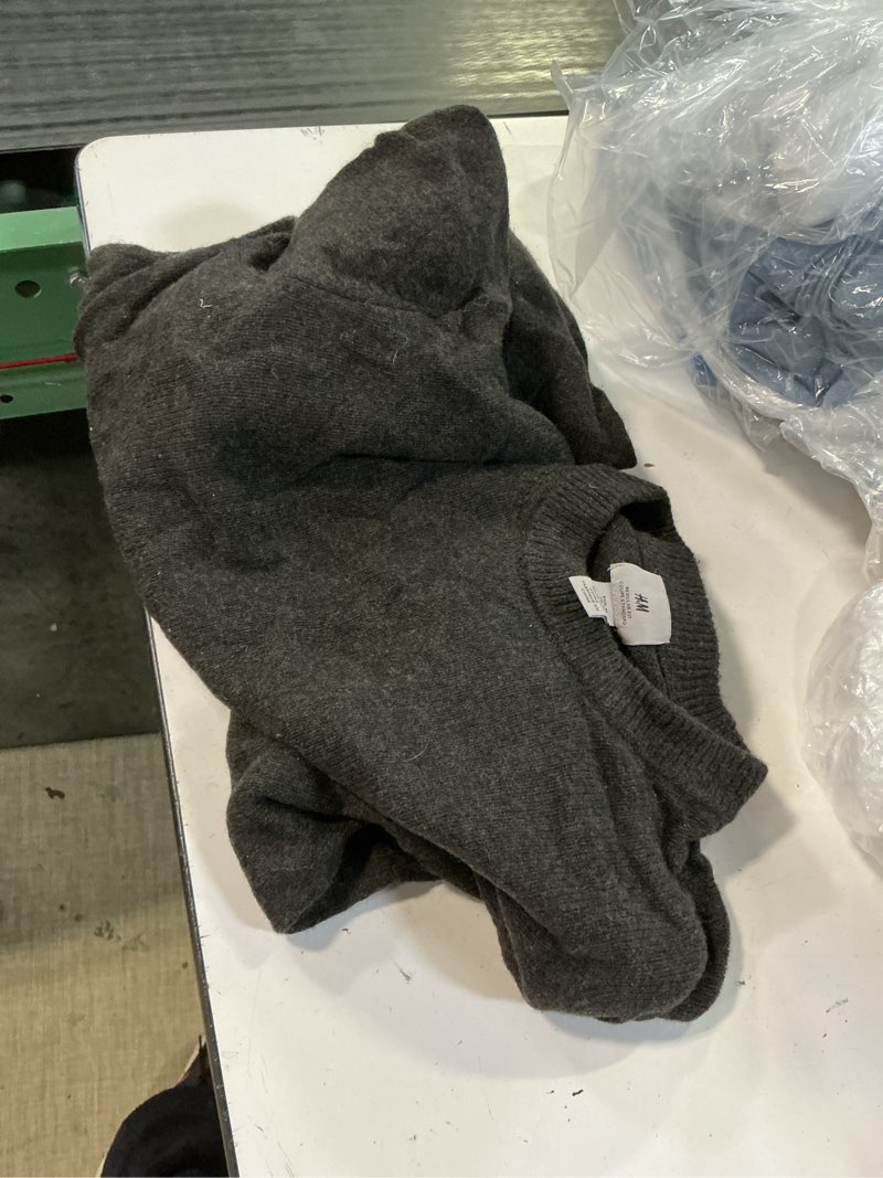Condition photo showing Good Condition for h&m wool crewneck sweater dark brown medium 