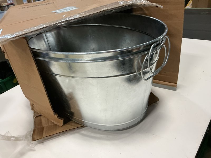 Condition photo showing New/Like New for large 6-gallon galvanized tin beverage tub, 20x14x10 inches (pack of 2)