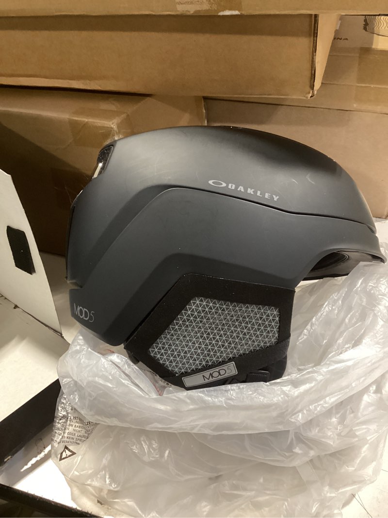 Condition photo showing Good Condition for Oakley MOD5 Snow Helmet Blackout Large