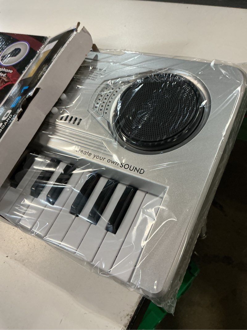 Condition photo showing Good Condition for leeqee digital keyboard piano for kids & beginners, 61 keys multifunction electric piano keyboard with microphone, educational instrument musical toy for 3-12 years old boys girls (silver)