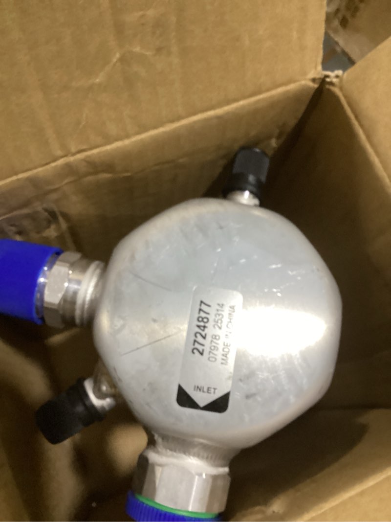 Condition photo showing Good Condition for gm genuine parts 15-1681 (02724877) air conditioning accumulator