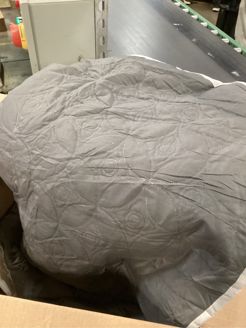 Chezmoi Collection Upland 7-Piece Quilted Patchwork Comforter Set, Black/Gray/Light Gray, California