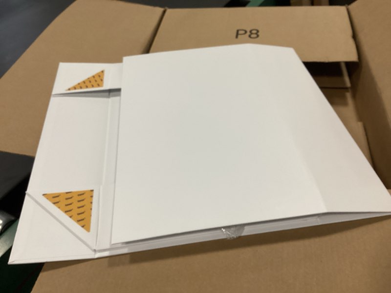 Condition photo showing Good Condition for BLK&WH Extra Large Gift Boxes 17x11x4 Inches, White Gift Boxes with Magnetic Closure Lid, Sturdy Shi