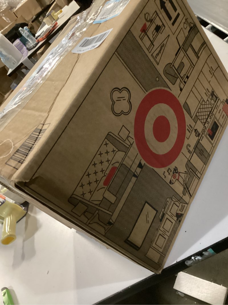 Condition photo showing New/Like New for Loloi Jean Stoffer Bradbury Collection, Ocean & Gold, 2'-7" x 4' Accent Rug – Modern & Traditional Area Rugs for Living Room Bedroom Entryway & Hallway No Shed High Traffic Area Decor Rug Ocean / Gold 2'7" x 4' (Rectangular)