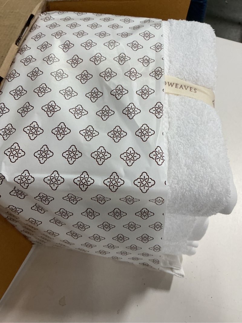Condition photo showing Good Condition for BIOWEAVES 100% Organic Cotton 700 GSM Plush 7-Piece Towel Set GOTS Certified 2 Bath Towels 2 Hand Towels & 2 Washcloths - White 7 Pc Towel Set White 