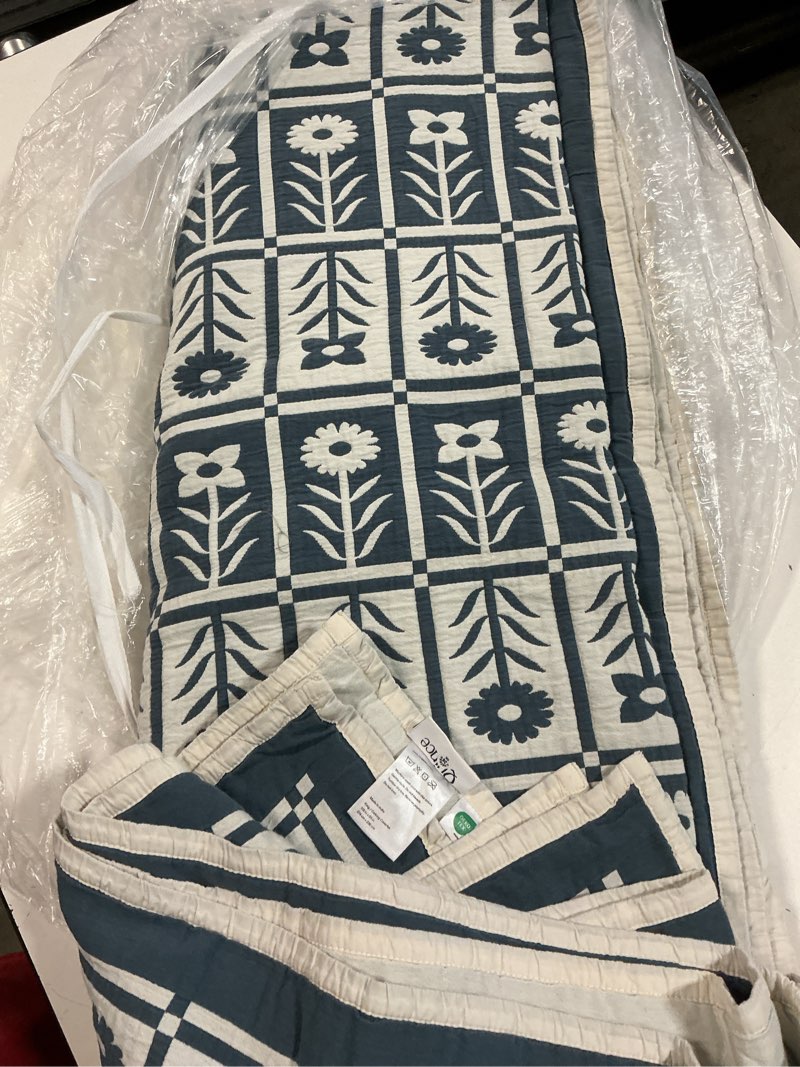 Condition photo showing New/Like New for quince organic cotton jacquard floral coverlet king glacier blue