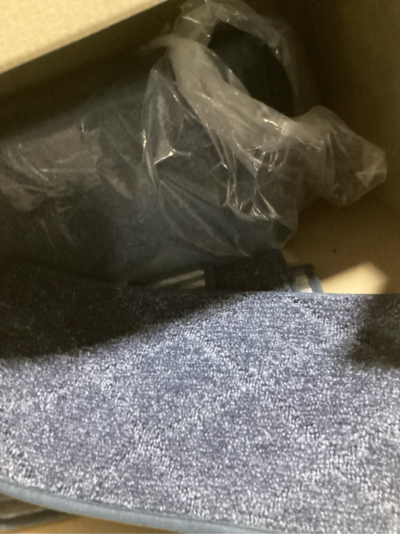 Condition photo showing Good Condition for cosy homeer edging stair treads non-slip carpet mat 28inx9in indoor stair runners for wooden steps, edging stair rugs for kids and dogs, 100% polyester tpe backing (15pc, navy) navy 28 x 9 inches (15 pieces)