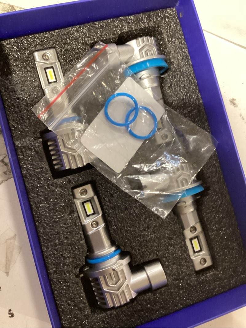 Condition photo showing Good Condition for lightbulbs