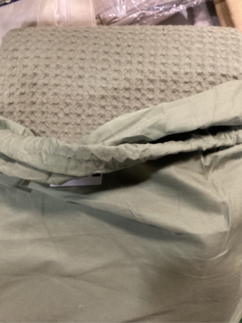 Condition photo showing As Is for quince organic luxe honeycomb duvet cover set ( twin) 