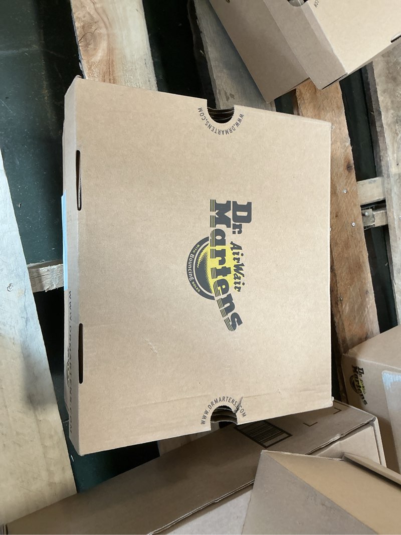 Condition photo showing New/Like New for Dr. Martens Unisex-Adult 2976 Quad Chelsea Boot size 7