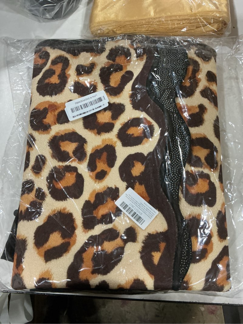 Condition photo showing Good Condition for whaline leopard scalloped mahjong mat with carrying bag 31.5" x 31.5" brown beige cheetah animal print table mat wild jungle non-slip game table cover for card board tile games