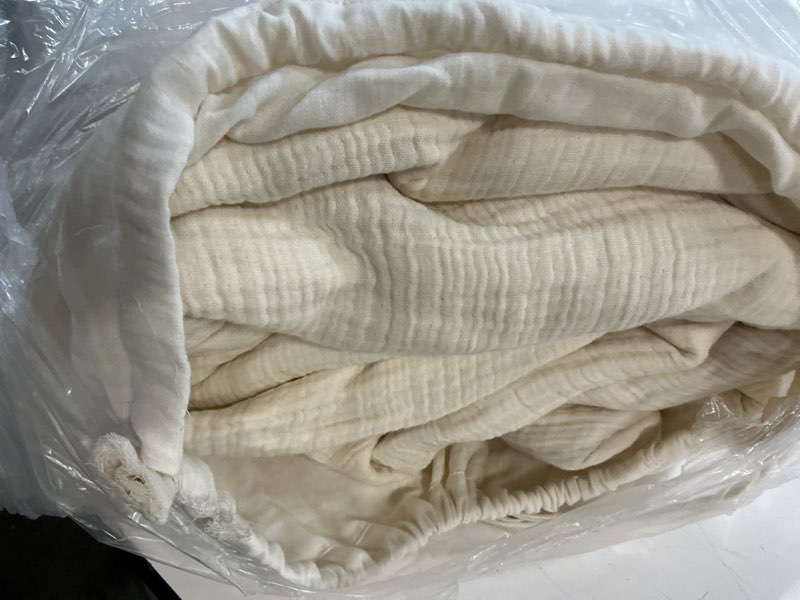 Condition photo showing As Is for quince organic cotton gauze duvet cover, king/cal king, undyed 1pcs