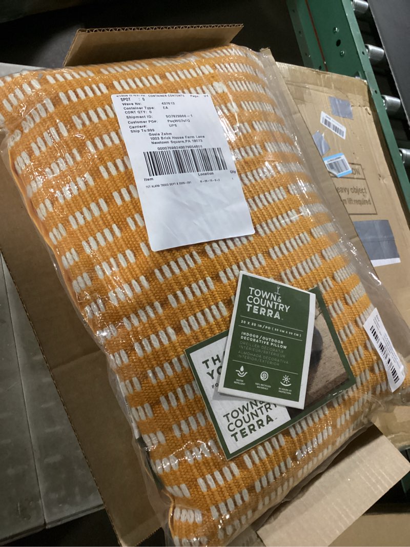 Condition photo showing Good Condition for town & country terra alara textured geo stripe handcrafted indoor outdoor decorative pillow, 100% re