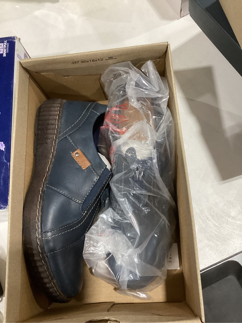 Condition photo showing As Is for Clarks Womens Magnolia Zip 7.5 Navy Leather