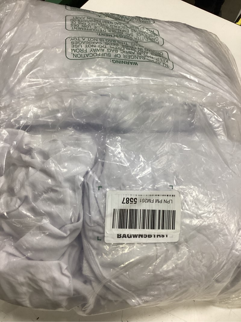 Condition photo showing Good Condition for VEVOR 30 PCS White Folding Chair Covers - Ideal for Weddings, Parties, Dining, and Banquets - Universal, Washable Slipcovers for Folding Chairs - Elegant Event Décor 30PCS White-c