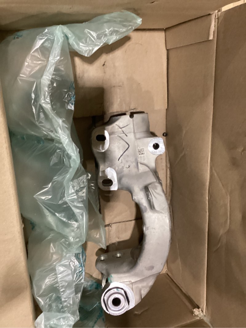 Genuine Parts 84179596 Front Passenger Side Suspension Strut Yoke