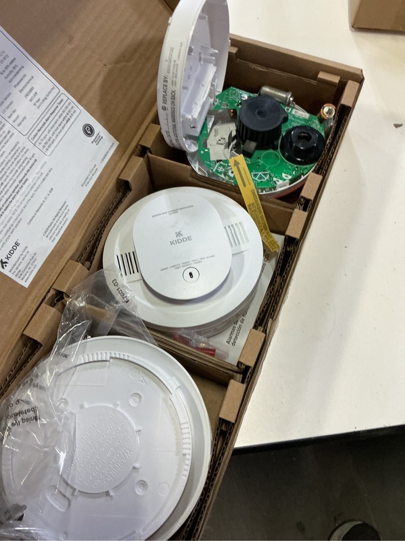 Condition photo showing Good Condition for kidde smoke and carbon monoxide detector, aa battery powered with led status lights, 85 db alarm, 5 inches, 30cudr, 3 pack 3 pack 10th edition