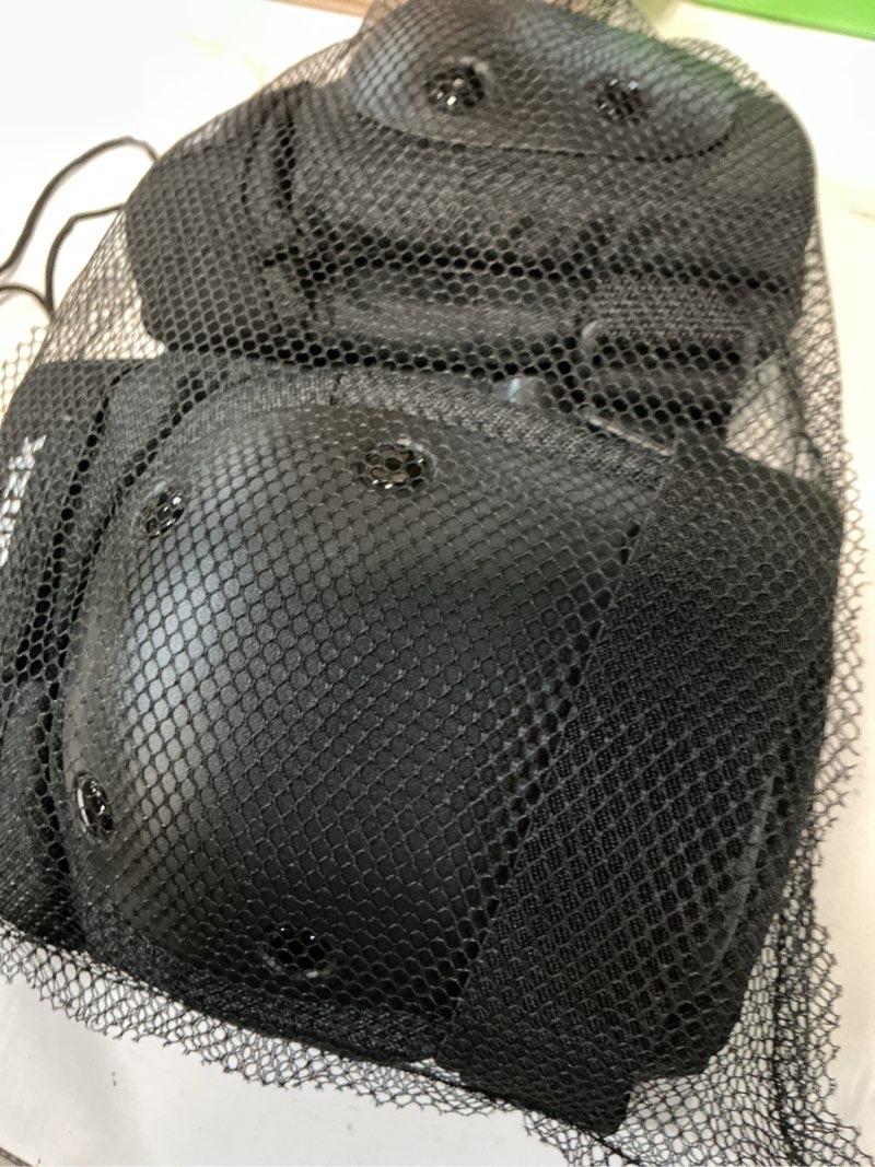 Condition photo showing Good Condition for adult/child knee pads elbow pads wrist guards 3 in 1 protective gear set for skateboarding inline roller biking roller skating cycling outdoor sports black m black medium(86-135lbs)