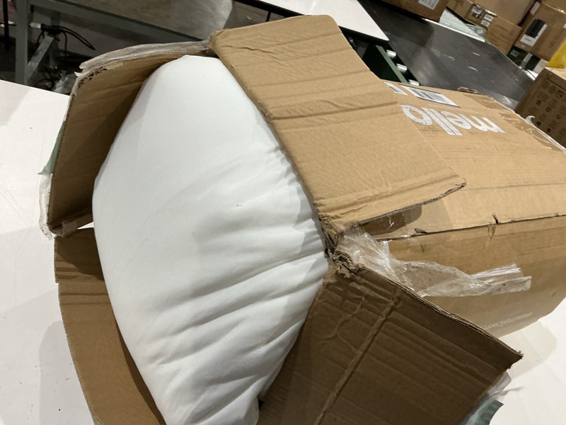 Condition photo showing Good Condition for mellow marshmellow comforter king/cal king - extra fluffy double-stuffed down alternative duvet insert, all-season temperature-balancing, oeko-tex class i fabric, box-stitch, machine washable