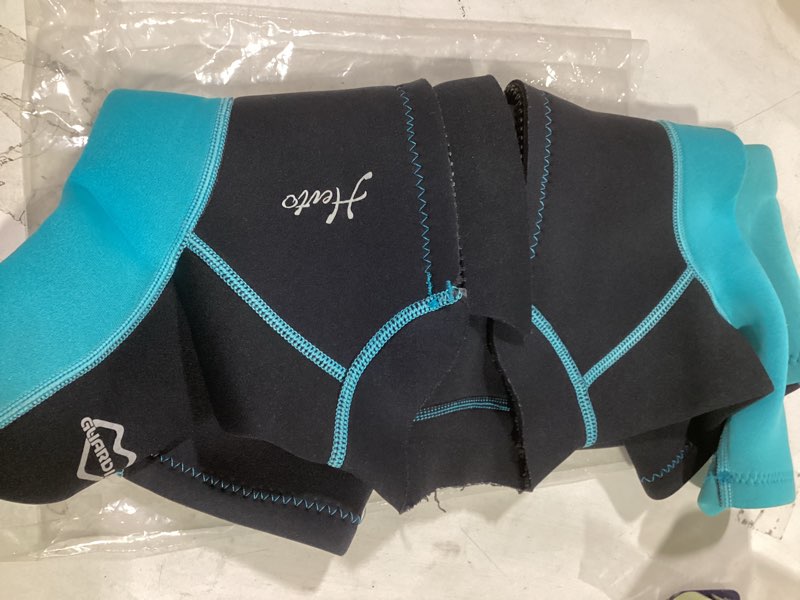 Condition photo showing Good Condition for Hevto Kids Wetsuit Shorty for Boys Toddler Girls Youth 2mm Neoprene Thermal Wet Suit Front Zip for Swimming Snorkeling Surfing Diving K1S-Front Zip-Blue 10 Slim