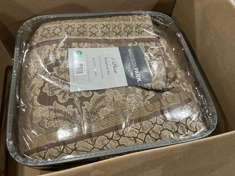Condition photo showing Good Condition for madison park bellagio reversible quilted bedspread set, solid reverse summer breathable, lightweight all season bedding layer, matching shams, bedspread queen(102"x118"), brown 5 piece brown/gold oversized queen