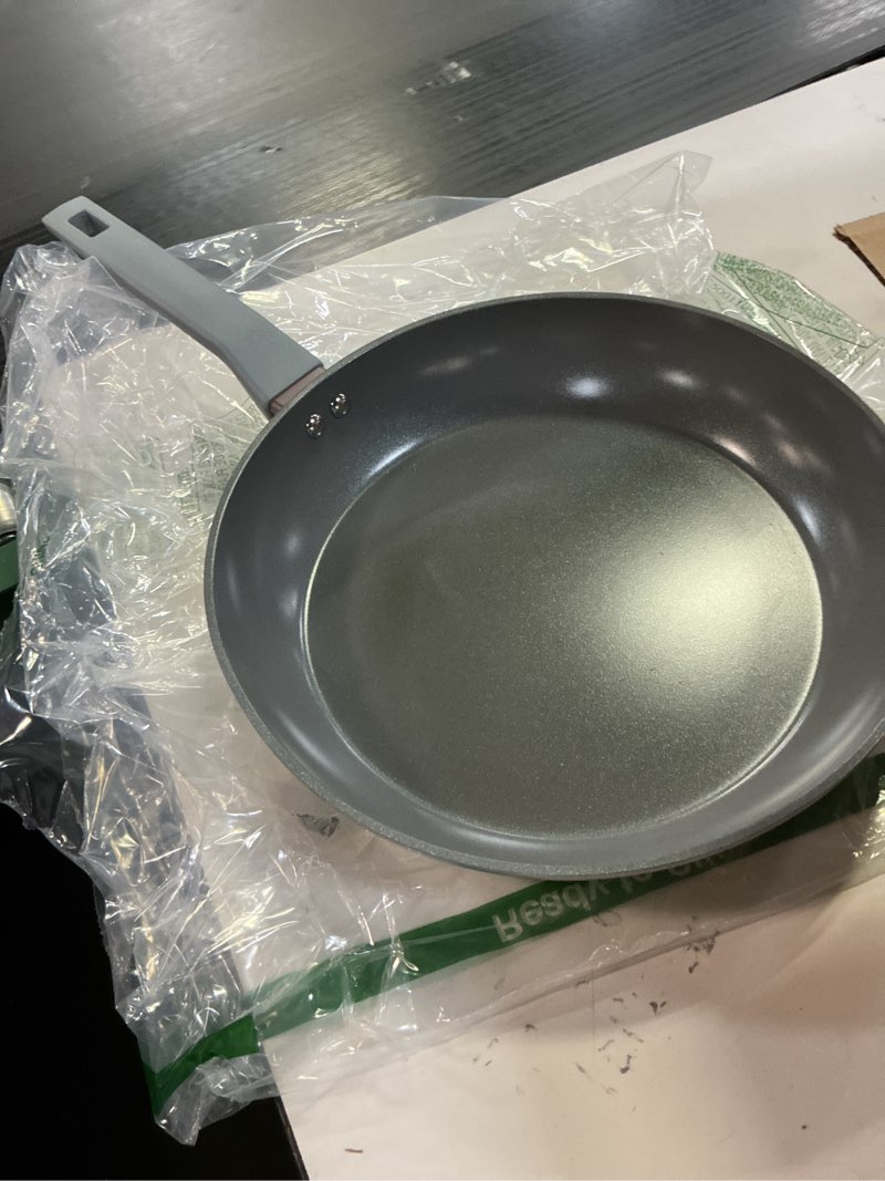 Condition photo showing Good Condition for Sanho 12 Inch Nonstick Frying Pan, PFAS & PFOA Free Ceramic Coating, Induction Compatible Cookware, Stay-Cool Bakelite Handle, Gray 12"