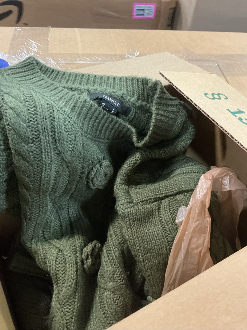 Condition photo showing As Is for Forever 21 Womens Rosette Cable Knit Sweater Large Green