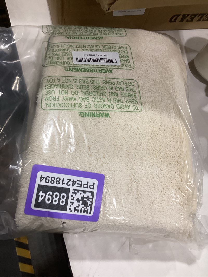 Condition photo showing Good Condition for bathroom mat