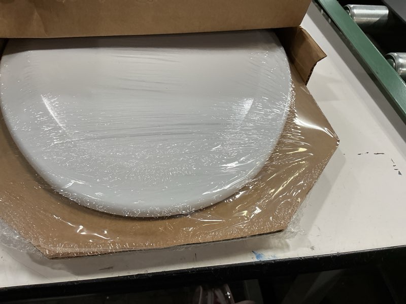 Condition photo showing New/Like New for bemis 1500ec 390 lift-off wood elongated toilet seat, cotton white (pack of 1)
