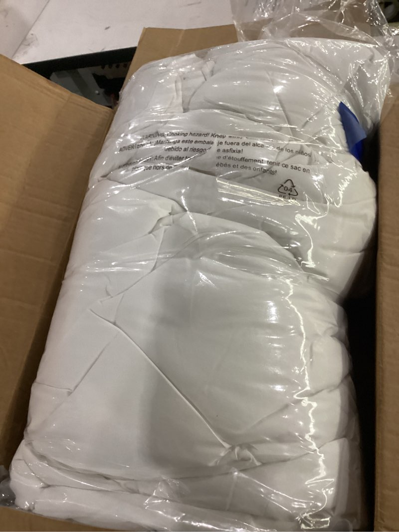 Condition photo showing Good Condition for medium white mattress pad