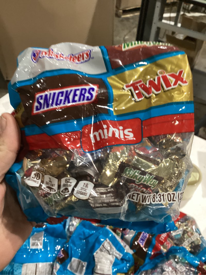 Condition photo showing New/Like New for Mars Fun Size Variety Pack Chocolate Favorites Minis Size Candy Bars 3 Musketeers, Milky Way, Snickers, Twix - 8.31 oz