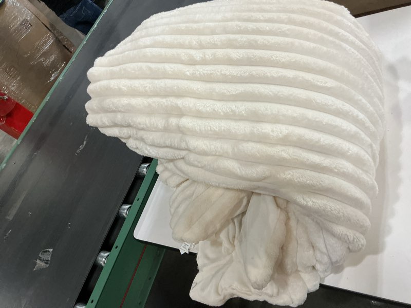 Condition photo showing Good Condition for BEDELITE Fleece Queen Comforter Set -Super Soft & Warm Fluffy Cream White Bedding, Luxury Fuzzy Heavy Bed Set for Winter with 2 Pillow Cases Cream White Queen