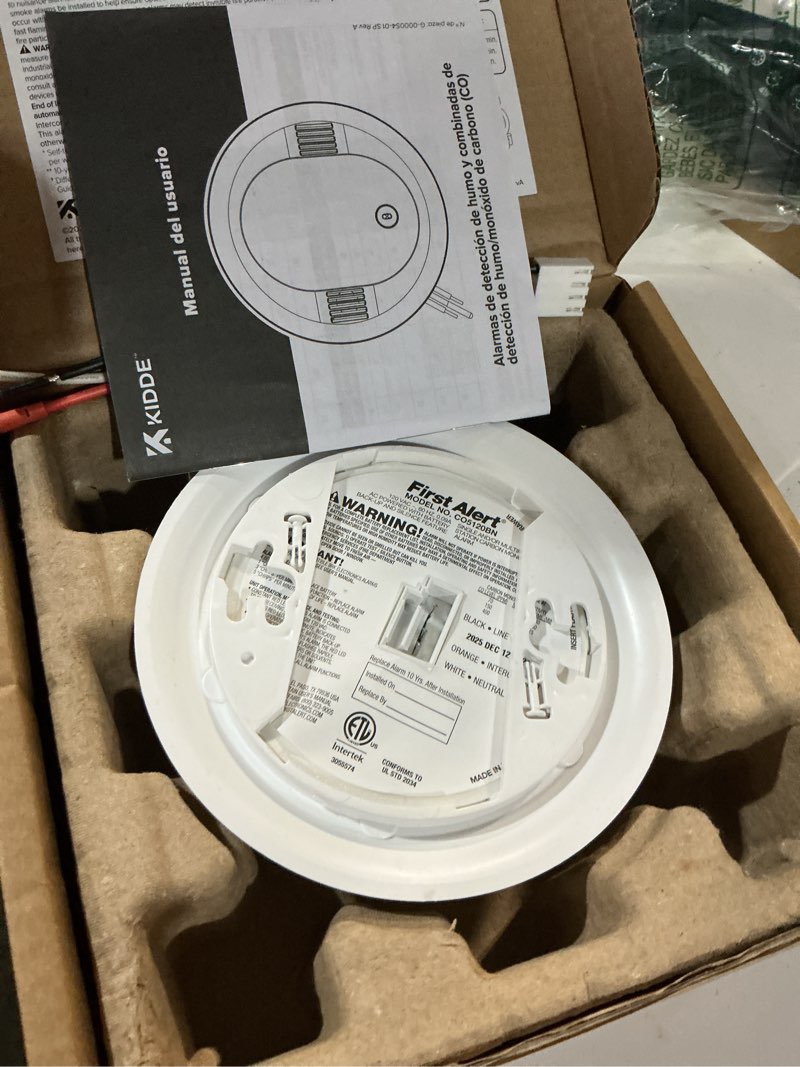 Condition photo showing Good Condition for kidde hardwired smoke & carbon monoxide detector, 10-year battery backup, voice alerts, interconnectable led warning light indicators 1 pack