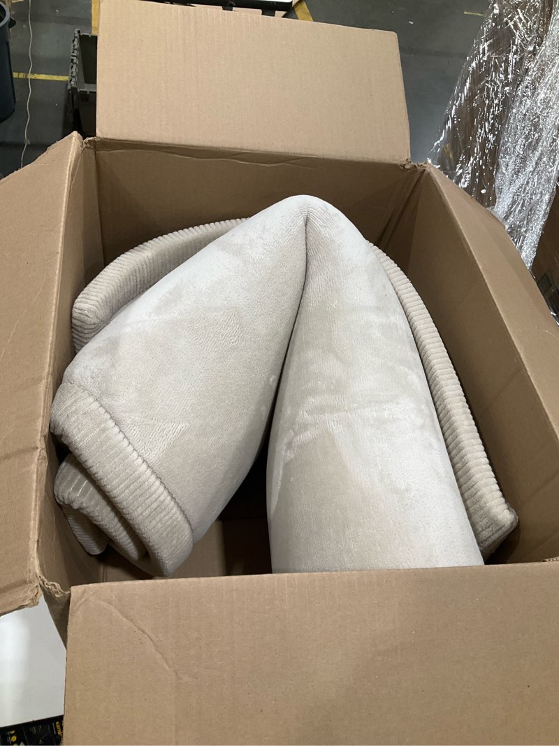 Condition photo showing Good Condition for hakuna matte cloudsoft mat for floor 60" x 80" beige – coral velvet memory foam rug – non-slip, water-resistant beige 60" x 80"