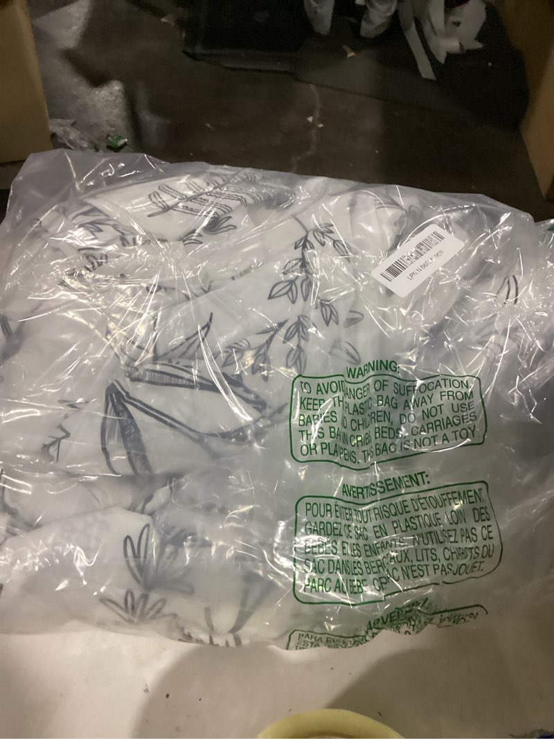 Condition photo showing Good Condition for muxhomo duvet cover queen size, reversible floral white duvet cover set with zipper closure, 3 pieces botanical patterns soft microfiber bedding set with 4 ties (90"x90", 2 pillow cases) queen(90"x90") 01 - white leaves (no comforter)