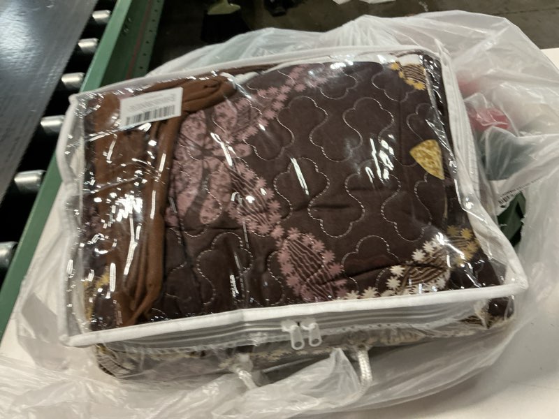 Condition photo showing Good Condition for Pinkduck 9-Piece Bedding and Curtains Set in A Bag, 1 Bedspread,2 Pillows, 2 Printed Blackout Curtains, 4 Solid Curtains,All Seasons, Antiallergic (Baroque Castle, King) Baroque Castle King