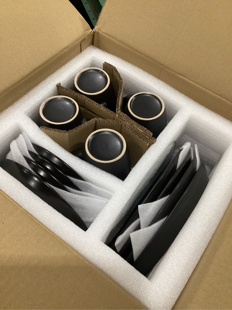 Condition photo showing Good Condition for GOOD ALWAYS Plates and Bowls Sets, 16 Pieces Dinnerware Sets, Dishes Set for 4, Christmas, Kitchen Set is Home Essentials, Dark Green & Black