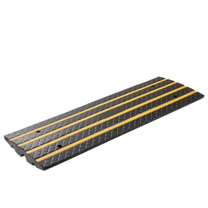 vevor car driveway rubber curb ramp 33069 lbs load capacity 2.6 inch rise curbside bridge ramp with yellow reflective strips suitable for loading dock warehouse garage sidewalk (1 pack)