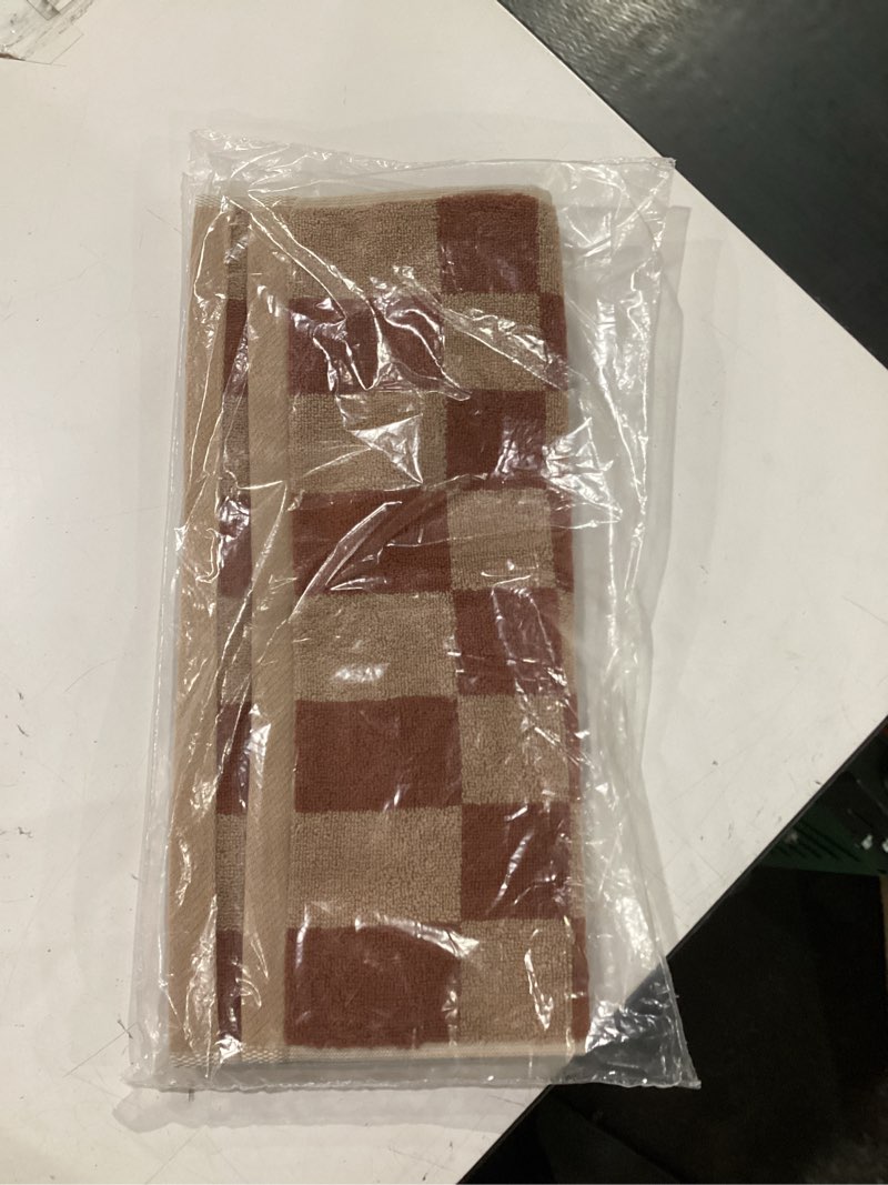 Condition photo showing Good Condition for bc terra check body towel