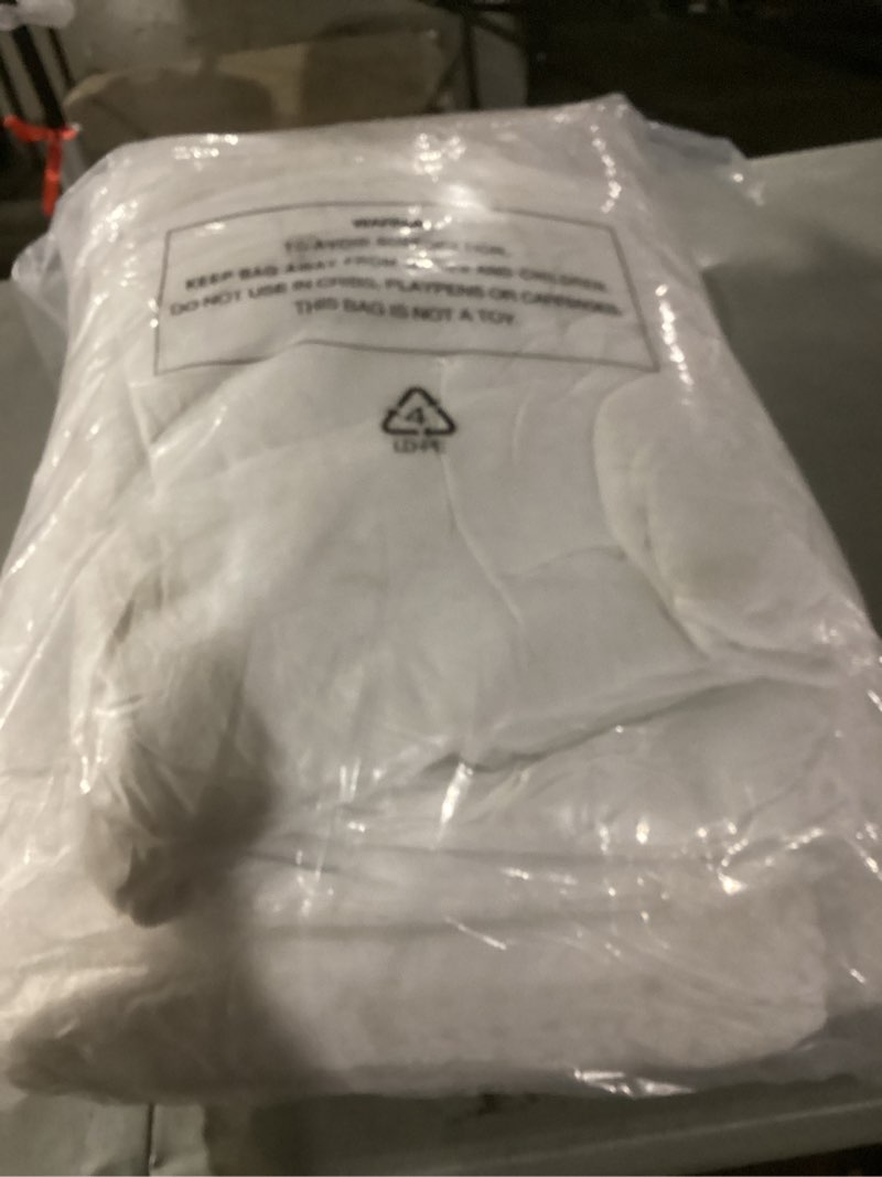 Condition photo showing Good Condition for viscosoft all seasons twin/twin xl down alternative reversible comforter - perfect for dorm bedding - breathable premium twin extra long microfiber white duvet cover insert