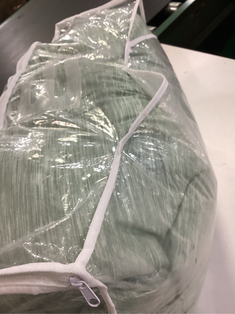 Condition photo showing Good Condition for Bedsure Queen Comforter Set - Green Bed Set, 3 Pieces Bedding, 1 Soft Comforter and 2 Pillow Shams Queen 01 -Green