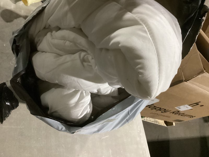 Condition photo showing As Is for easeland twin xl down alternative comforter - quilted duvet insert for all seasons, soft lightweight with corner tabs, summer winter warm bedding, white 68×92 inches twin xl white