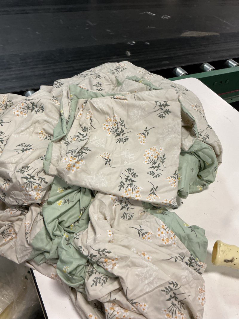 Condition photo showing As Is for floral queen comforter set 3 pieces soft chic garden style green floral print lightweight botanical flower comforter set for all seasons 1 comforter and 2 pillowcases