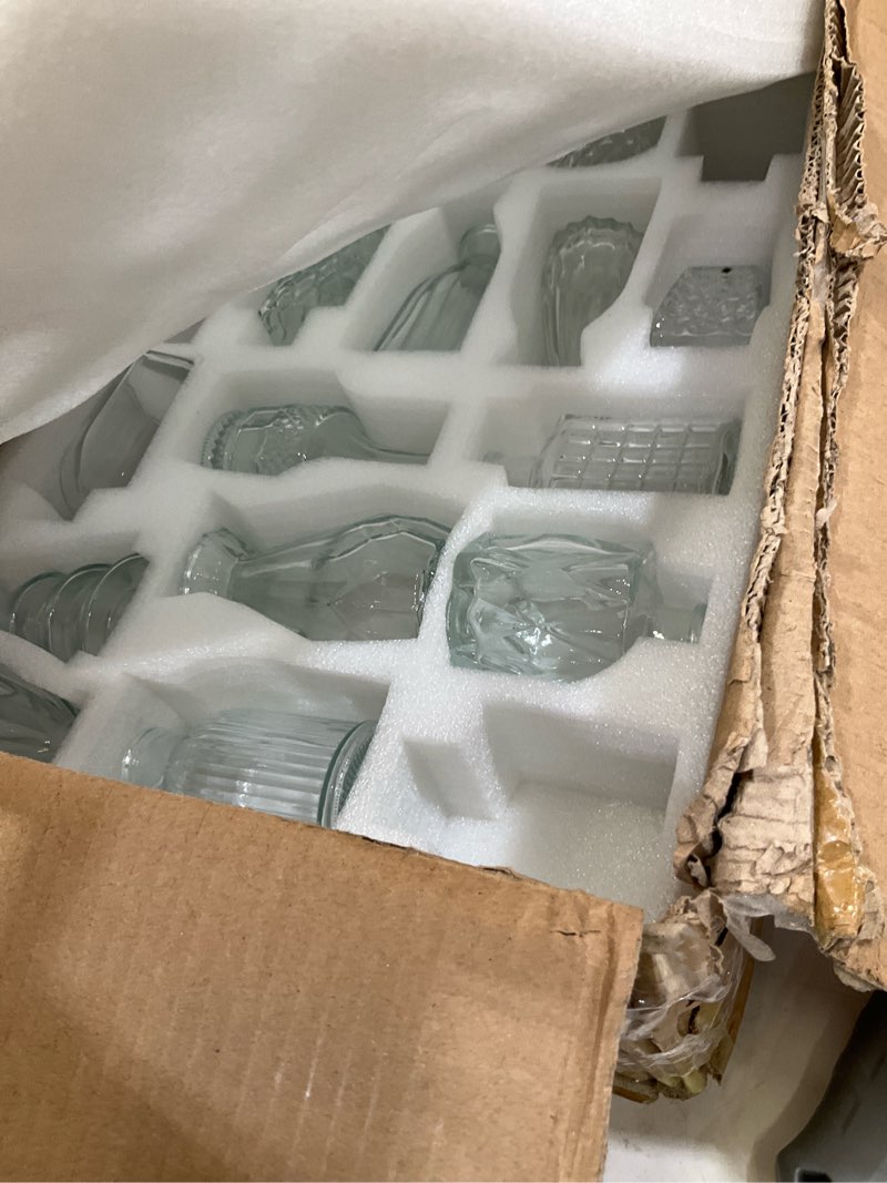 Condition photo showing Good Condition for set of small vases