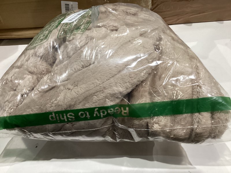 Condition photo showing Good Condition for NEWCOSPLAY Super Soft Throw Blanket Taupe Premium Silky Flannel Fleece 3D Ribbed Jacquard Lightweight Bed Blanket All Season Use (Taupe Ribbed, Throw(50"x60")) Taupe Ribbed Throw(50"x60")