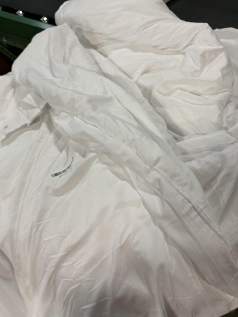 Condition photo showing As Is for Utopia Bedding All Season Down Alternative Quilted Full Comforter, Duvet Insert with Corner Tabs, Machine Washable, Bed Comforter (White) Full (Pack of 1) White