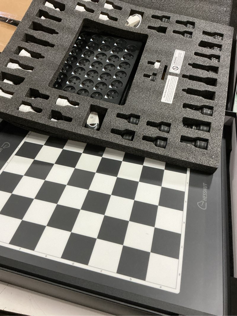 Condition photo showing Good Condition for chessnut move – robotic chessboard with plastic pieces, self-moving pieces simultaneously, full piece recognition, built-in chess engine, voice control & video integration