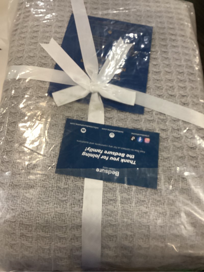 Condition photo showing Good Condition for bedsure gentlesoft 100% cotton blanket queen size for bed - breathable and soft for spring summer, thick cozy waffle weave blanket gifts for women, grey, 90x90 inches 05 - grey queen (90" x 90")